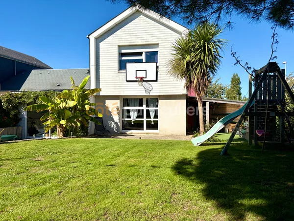 Maison familiale -130 m² - 4 chambres - Vie de plain-pied - Jardin clos