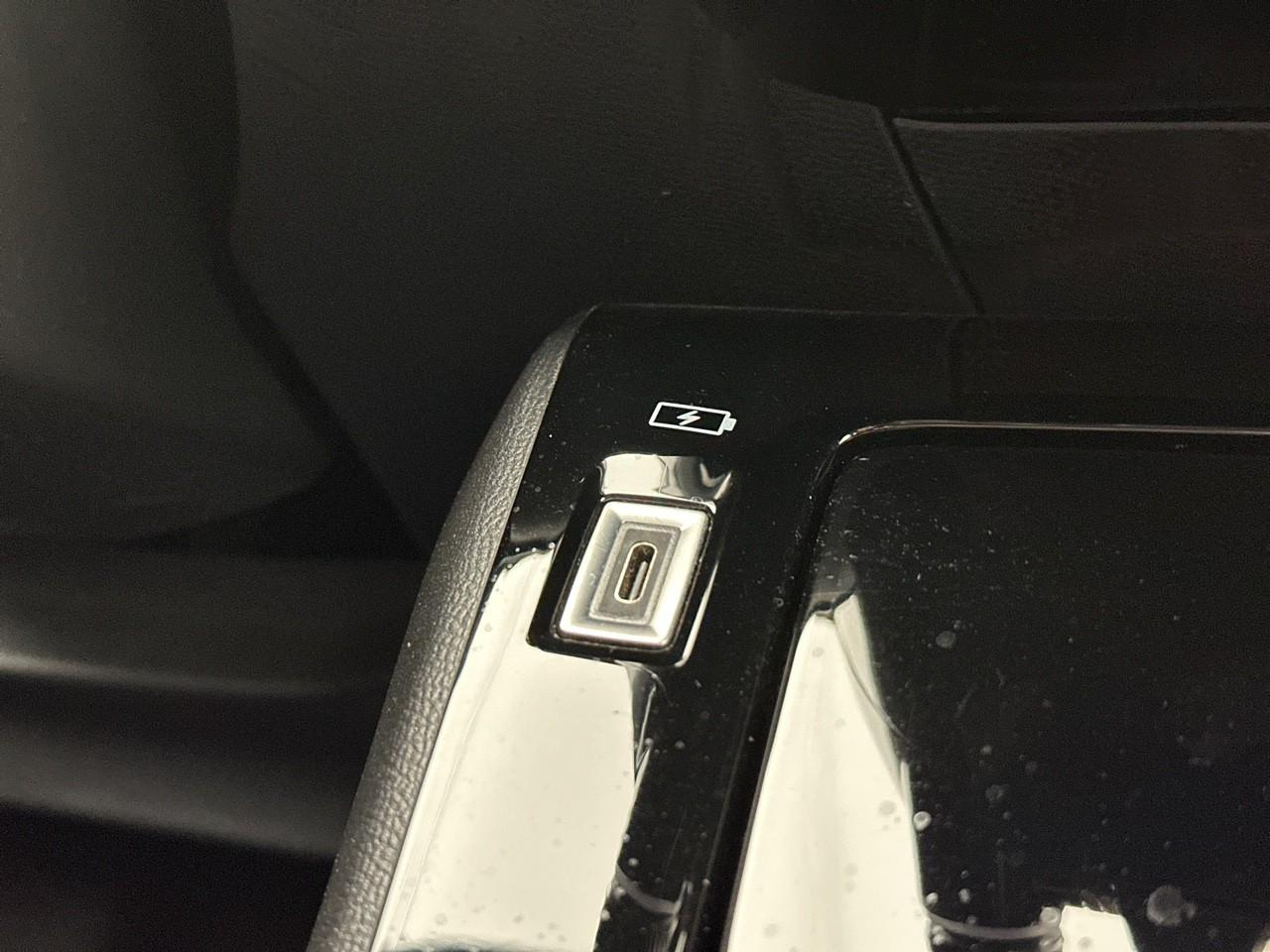 Peugeot 2008 puretech 130 s&s eat8 allure pack — photo 28