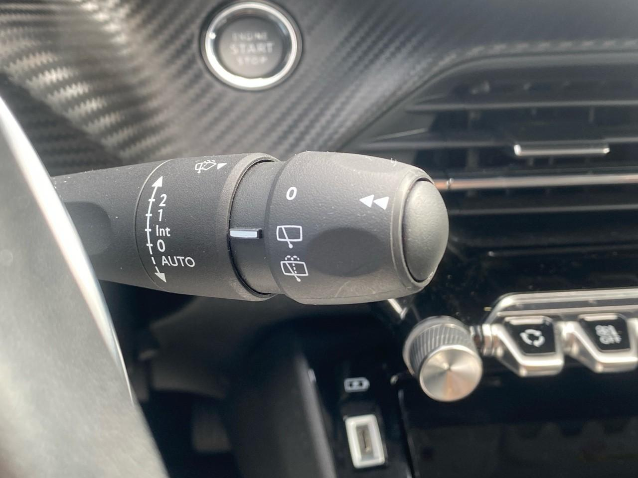 Peugeot 2008 1.2 puretech 130ch s&s allure eat8 — photo 17