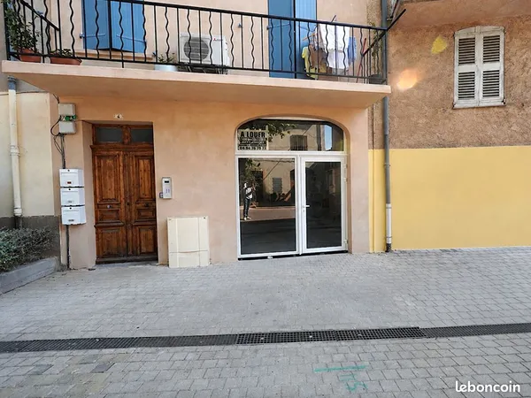 Local commercial 52 m² LA MOTTE