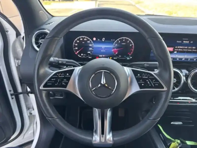 Mercedes Gla 200 progressive line — photo 18