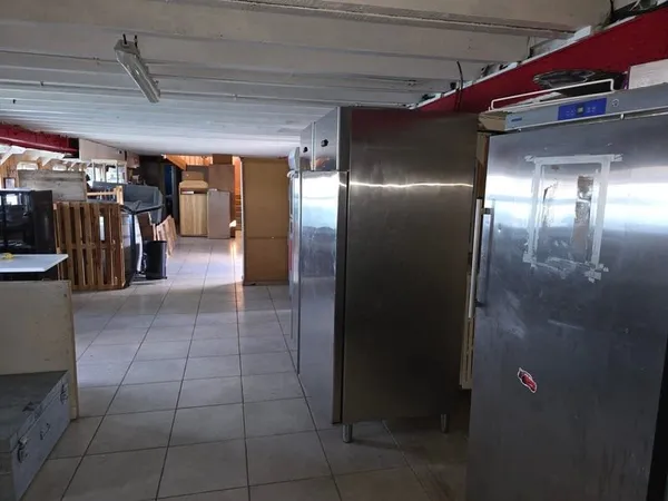 MURS ET FONDS DE COMMERCE BAR RESTAURANT AVEC LICENCE IV