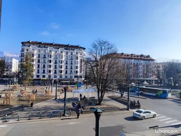Chambre en colocation avec salle de bains privée