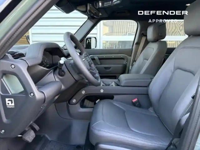 Land Rover Defender 110 2.0 p300e phev trophy edition keswick green — photo 7
