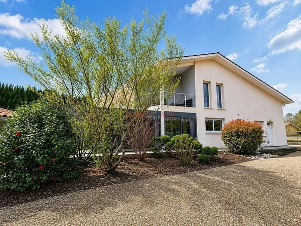Maison 7 pièces 315 m²