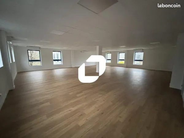 Bureau 144 m²