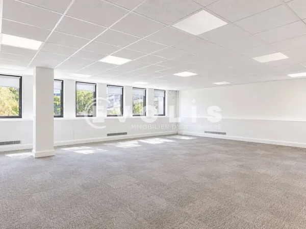 Bureaux 827 m²