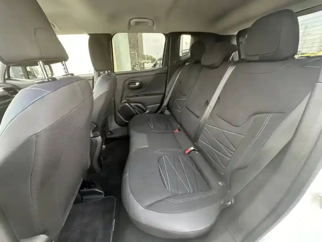 Jeep Renegade 1.3 turbo t4 190 ch phev at6 4xe eawd — photo 15