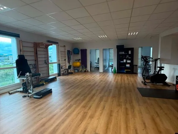 Salle de consultation à louer dans cabinet de kinésithérapie - Cranves-Sales