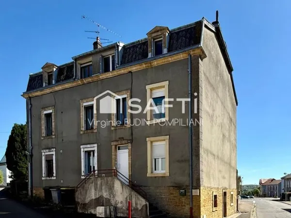 APPARTEMENT STYLE MAISON A RENOVER AVEC POSSIBLITE DIVISION APPARTEMENT 7 GARAGES JARDIN