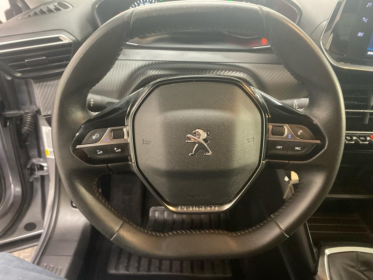 Peugeot 2008 puretech 100 s&s bvm6 style — photo 17