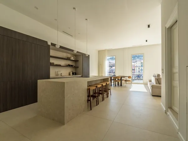 Appartement 4 pièces 180 m²
