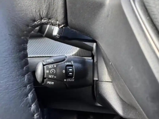 Peugeot 2008 1.2 puretech 130ch allure pack eat8 + sièges chauffants — photo 14