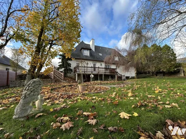 Maison 11 pièces 317 m²
