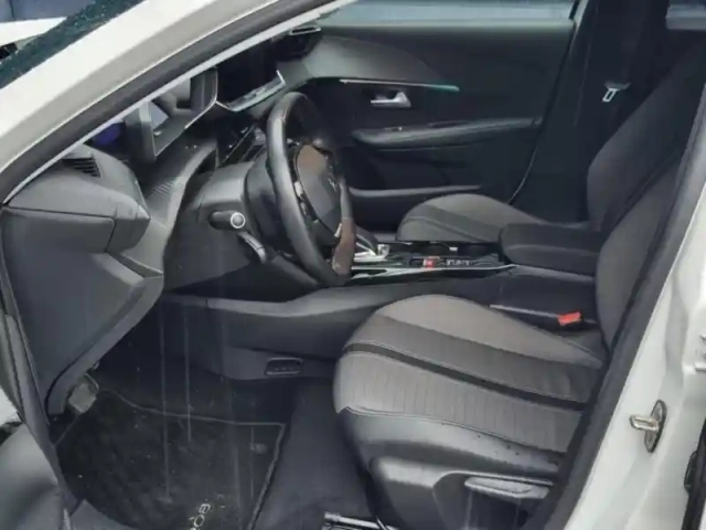 Peugeot 208 e- 136ch allure pack — photo 8