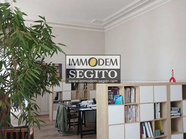 Bureaux 84 m²
