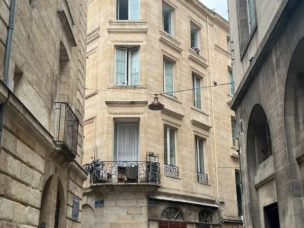 T2 - place de la Bourse - Bordeaux St Pierre