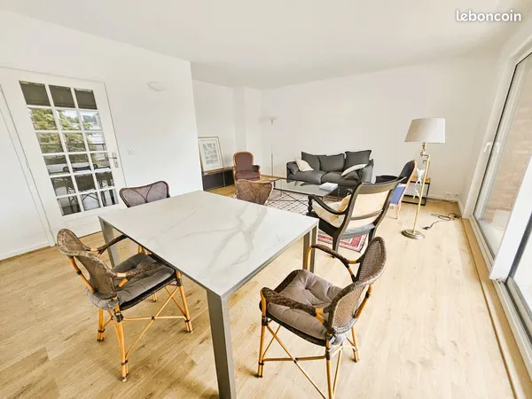 T3 lumineux de 79 m² au dernier étage avec balcon et garage