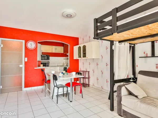 STUDIO MEUBLÉ 28 m² - À 100 M DE LA PLAGE - 420 CHARGES COMPRISES