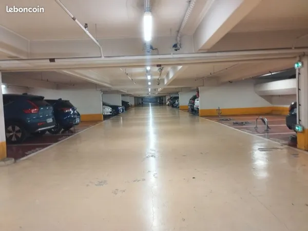Parking sécurisé dans le centre commercial Italie 2 (Paris 13 -ème)
