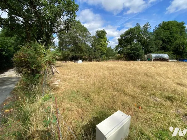 Terrain 713 m²