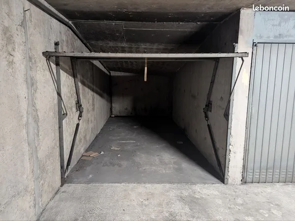 Box fermé individuel — 15e, Boucicaut / Convention — voiture citadine, moto ou stockage