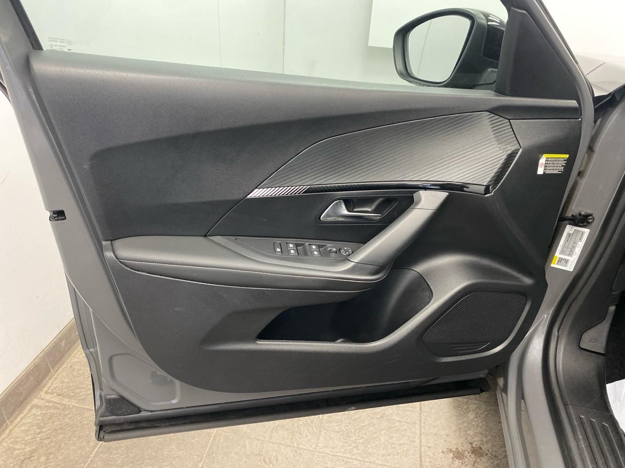 Peugeot 2008 puretech 100 s&s bvm6 allure — photo 19