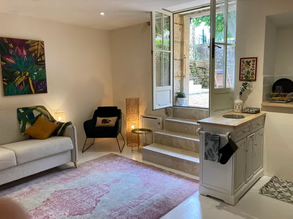 Studio meublé centre-ville Montignac Lascaux avec extérieur privatif