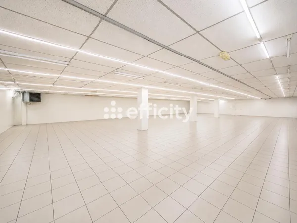 Local commercial 2000 m²