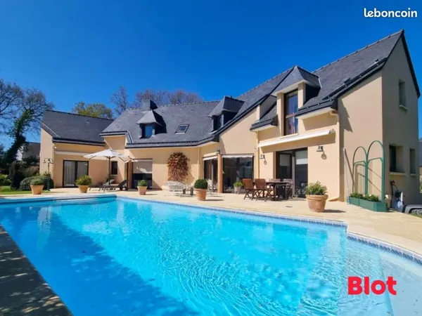 Maison 10 pièces 310 m²