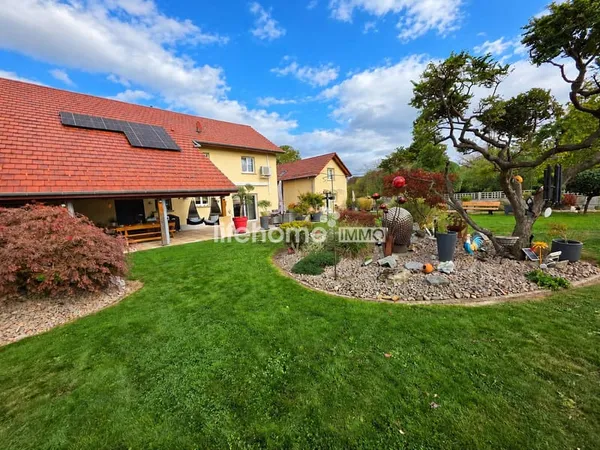 Maison T3 de 95 m² + grands garages + dépendance aménagée su