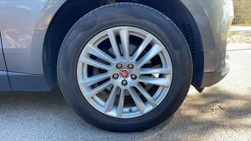 Jaguar F-Pace 2.0 D 180 AWD BVA8 - Portfolio – 2017 – 101417 km – Diesel – Boîte Automatique — photo 18