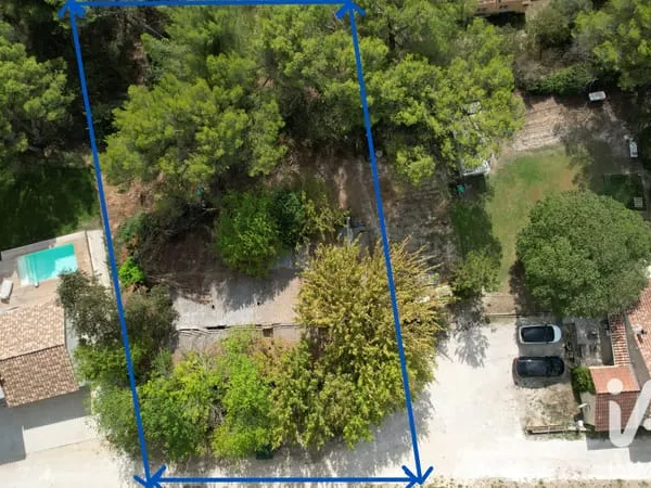 Terrain 930 m²