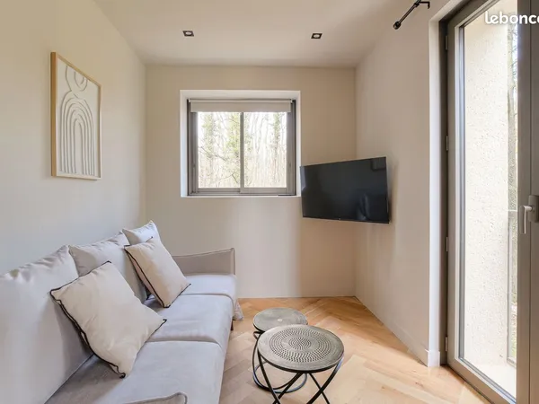 TOUT INCLUS - Studio meublé avec parking et piscine partagée, La Tour-de-Salvagny (M5)