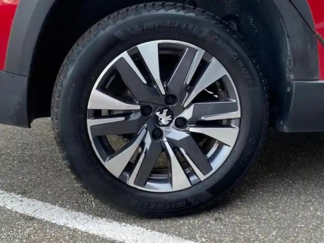 Peugeot 2008 1.2 puretech 110ch allure s&amp;s — photo 5