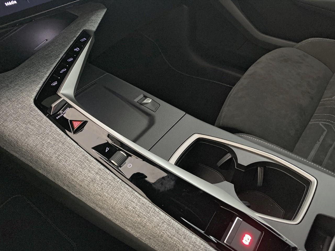 Peugeot 3008 hybrid 145 e-dcs6 gt — photo 18
