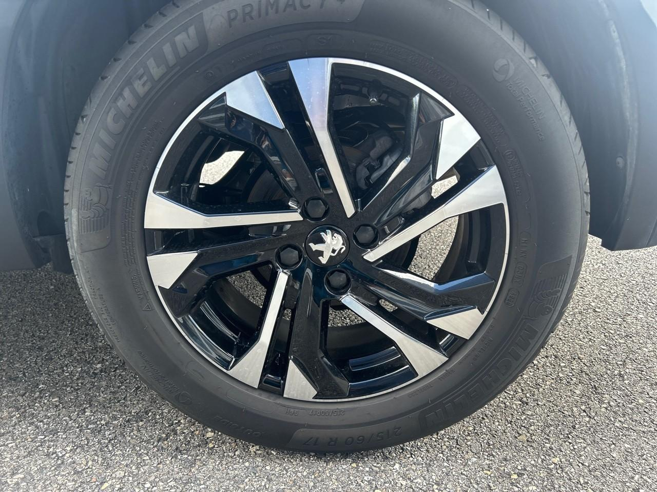 Peugeot 2008 1.2 puretech 130ch s&s allure — photo 11