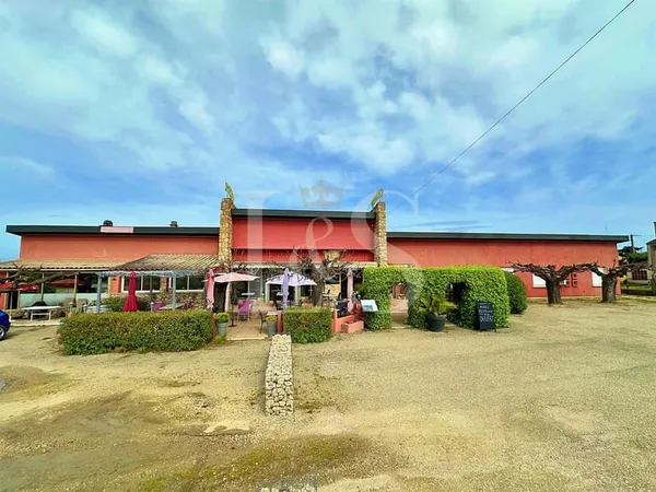 En Drôme provençale - Hôtel, Restaurant et 2 appartements sur un terrain de 2398m2