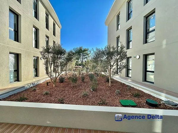 Local d'activité 89 m²