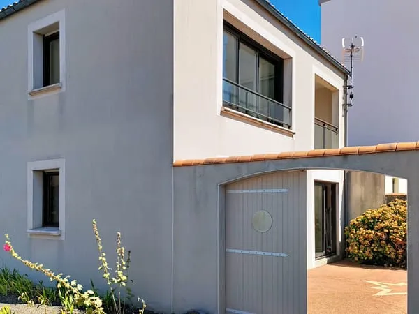 Maison 5 pièces à vendre aux Sables d'Olonne 3 chambres 2 sde cour garage 1 km centre ville