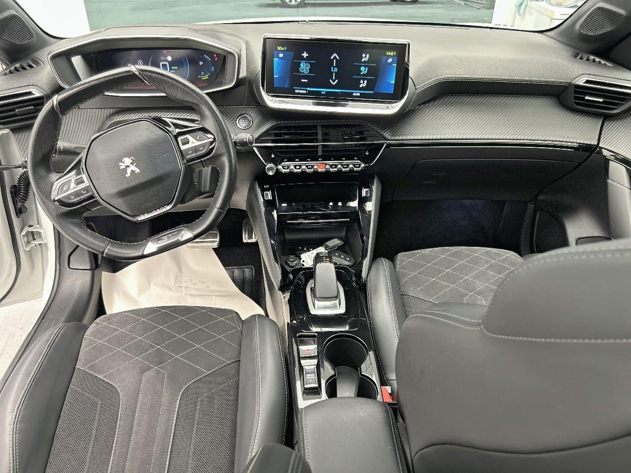 Peugeot 208 electrique 50 kwh 136ch gt pack — photo 12