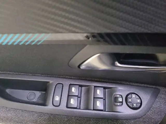 Peugeot 208 puretech 75 s&amp;s bvm5 — photo 31