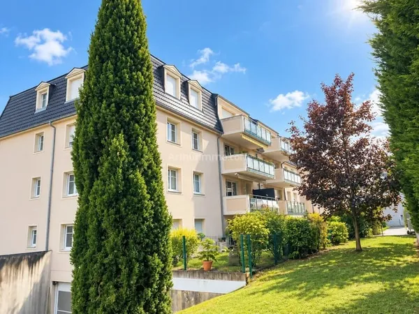 KINGERSHEIM - Bel appartement en dernier étage avec terrasse, garage et parking