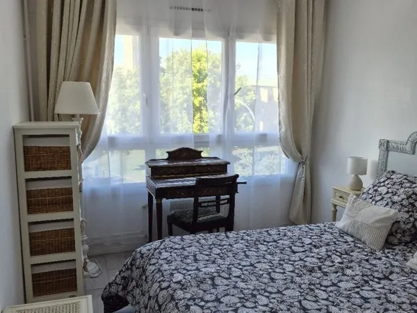 Chambre meublée – location temporaire à la semaine