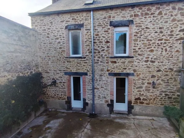 Maison rénovée à louer au Bourgneuf-la-Forêt
