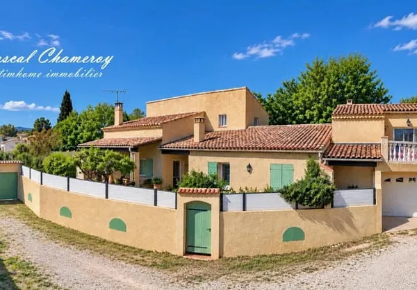 EYGUIÈRES (13) | Très belle maison de 165 m² habitables, 8 pièces, 5 chambres avec piscine, cour & g