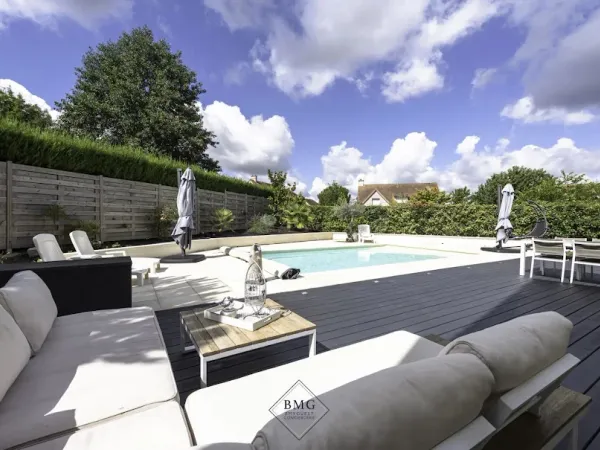 Villa 8 pièces 240 m²
