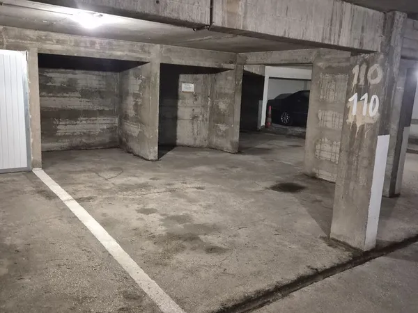 Places de parking (Voiture + Moto) - Ivry-sur-Seine / Ledru Rollin