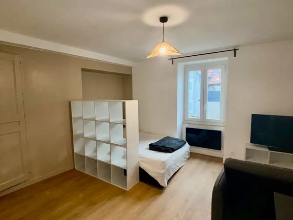Studio meublé refait à neuf 490