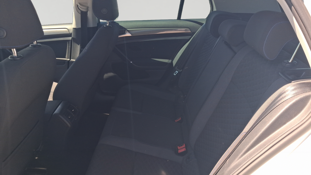 Volkswagen Golf 1.5 TSI 130 EVO BVM6 — photo 12